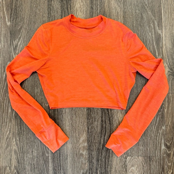 Vuori LONG-SLEEVE LUX CROP TEE - Picture 1 of 3